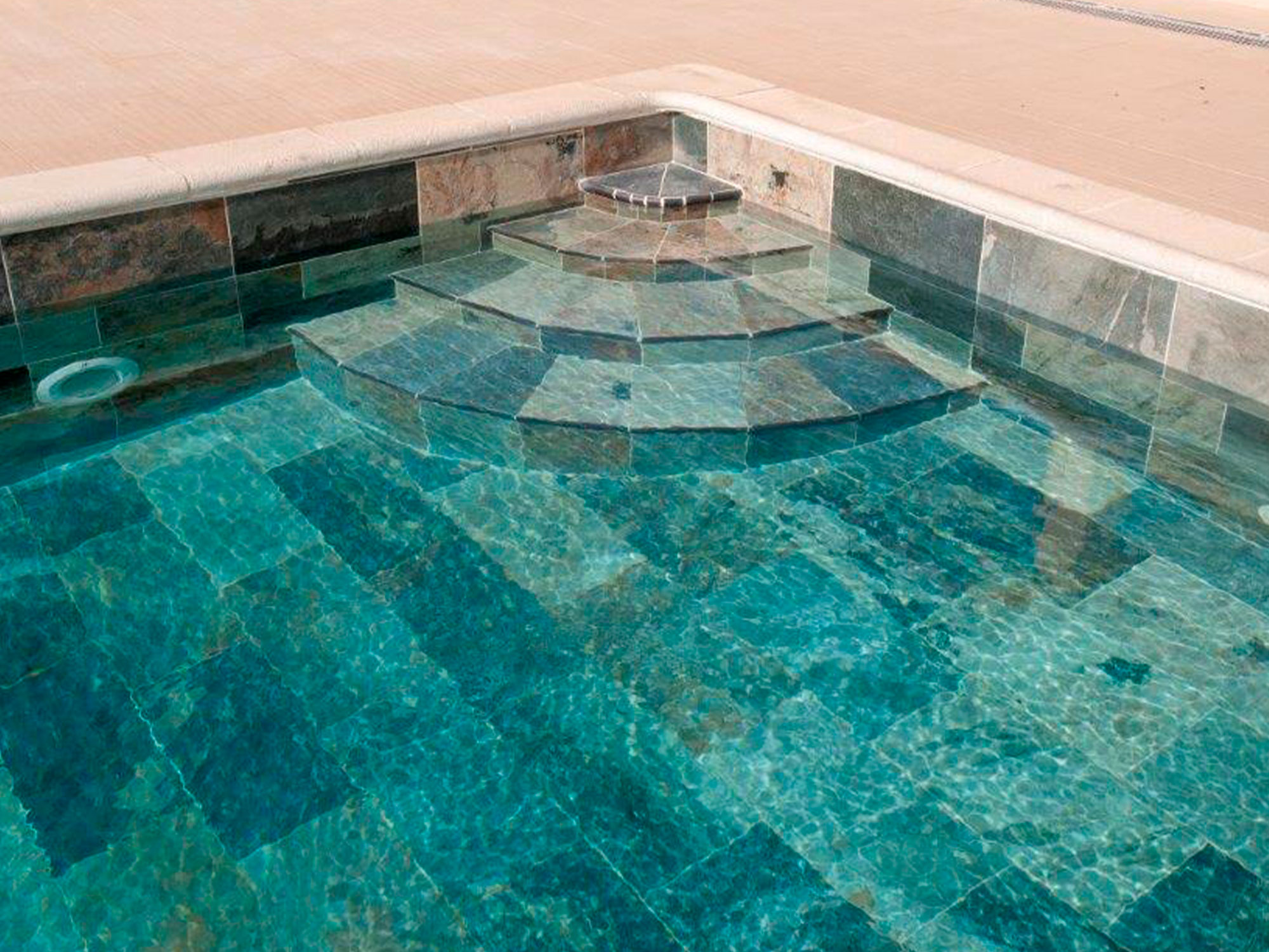Carrelage piscine Le Pian-Médoc